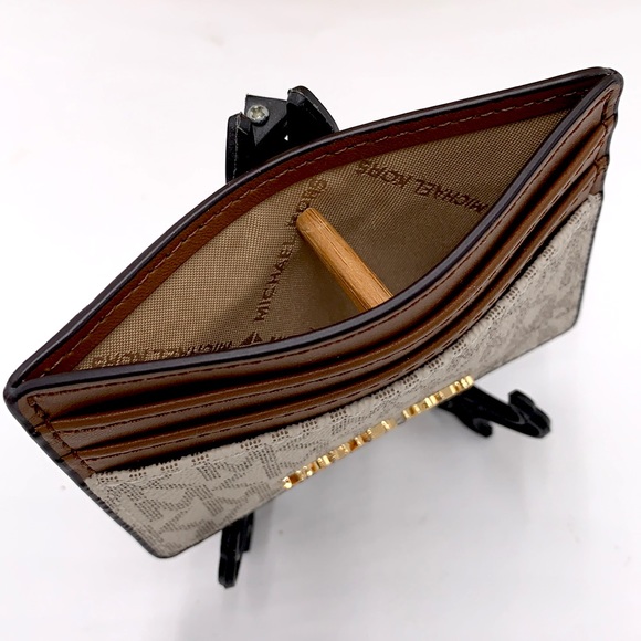 MICHAEL KORS
Leather Large Card Holder Case Wallet
vanilla signature color - Picture 5 of 8